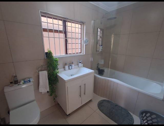 80M² APARTMENT BLOCK FOR SALE IN BASSONIA
